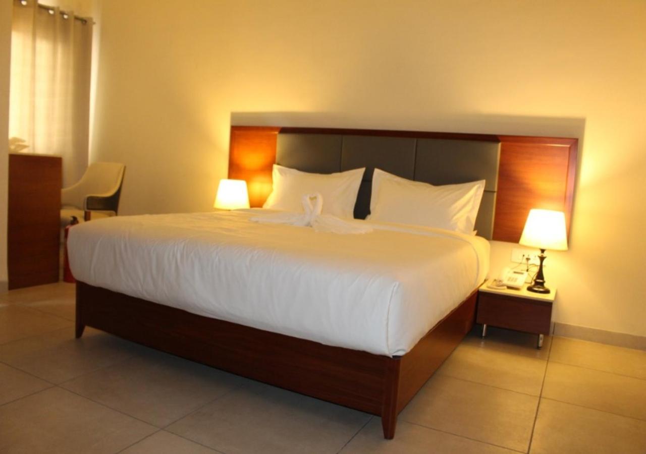 Ixoras Hotel 킨샤사 외부 사진