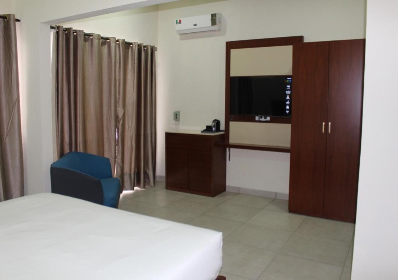 Ixoras Hotel 킨샤사 외부 사진