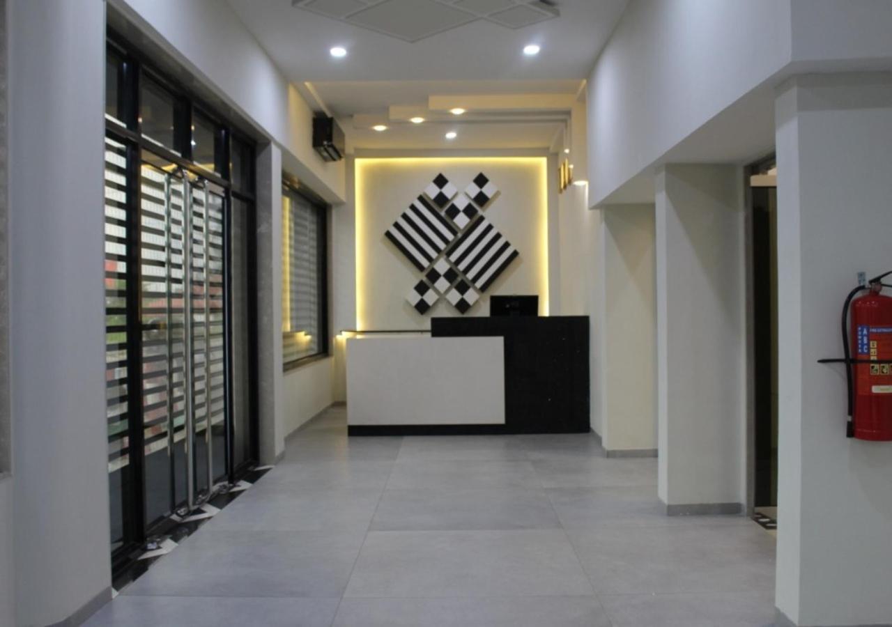 Ixoras Hotel 킨샤사 외부 사진