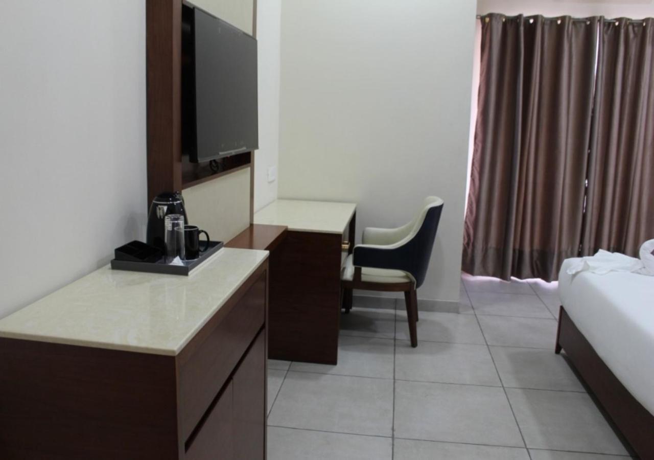 Ixoras Hotel 킨샤사 외부 사진