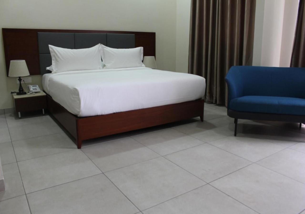Ixoras Hotel 킨샤사 외부 사진