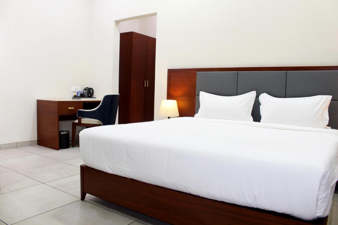 Ixoras Hotel 킨샤사 외부 사진