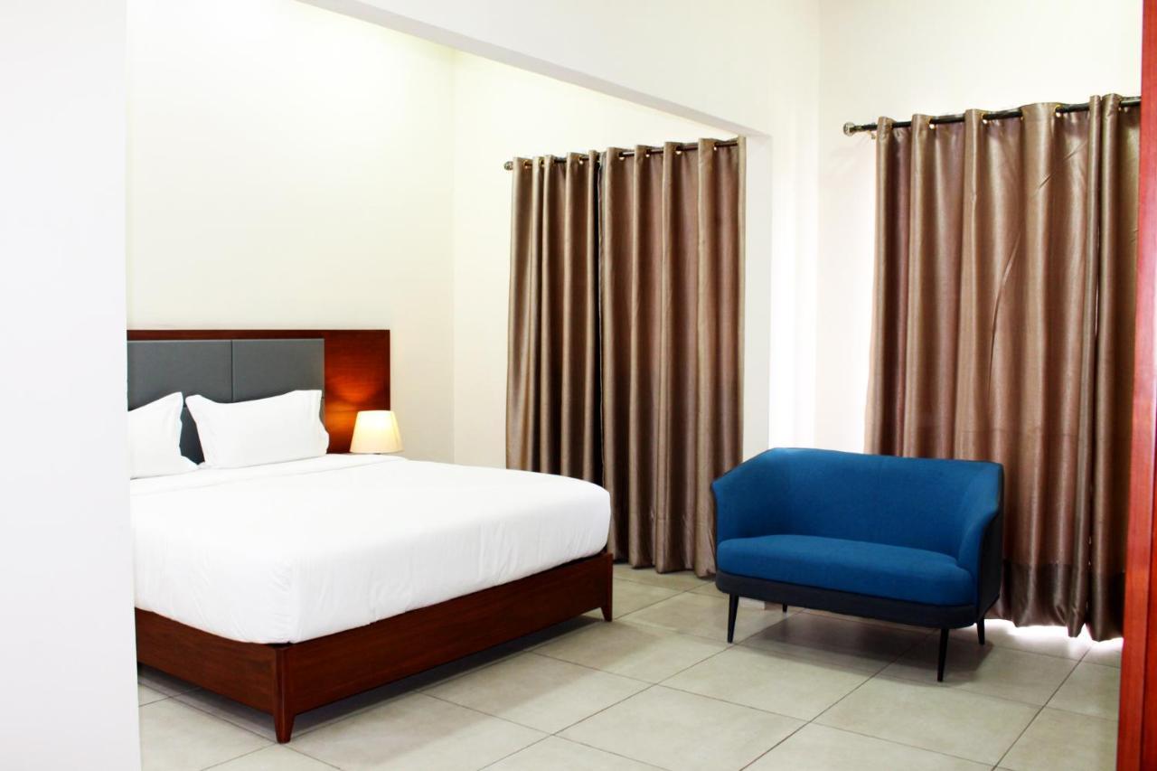 Ixoras Hotel 킨샤사 외부 사진