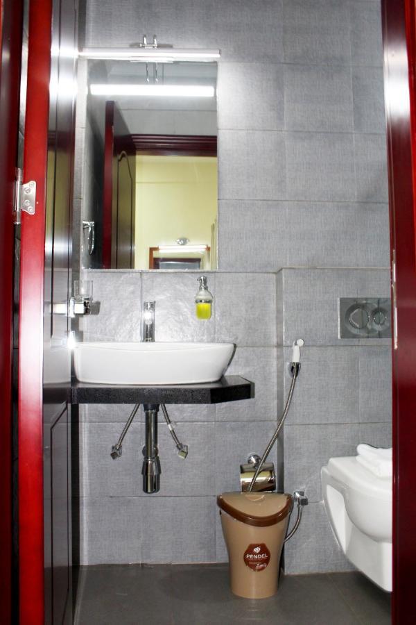 Ixoras Hotel 킨샤사 외부 사진