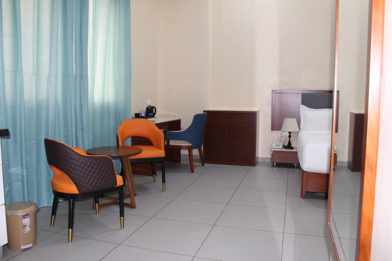 Ixoras Hotel 킨샤사 외부 사진