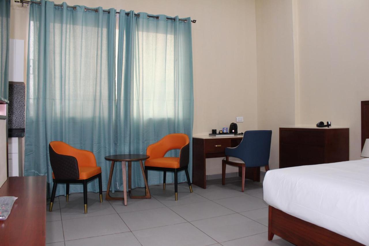 Ixoras Hotel 킨샤사 외부 사진