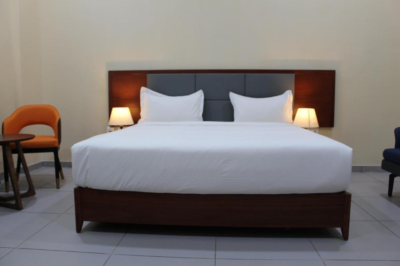 Ixoras Hotel 킨샤사 외부 사진