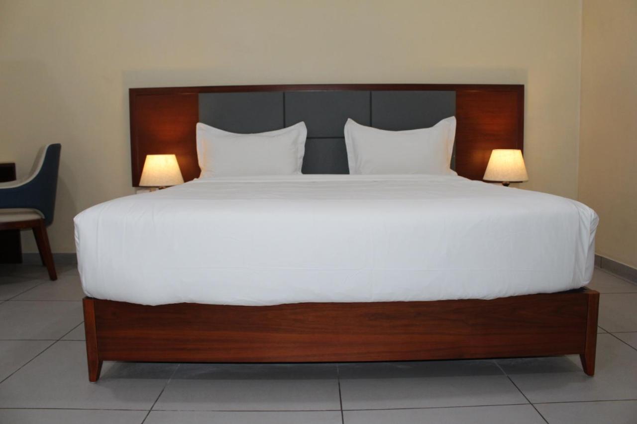 Ixoras Hotel 킨샤사 외부 사진