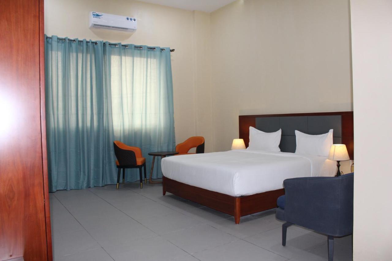 Ixoras Hotel 킨샤사 외부 사진