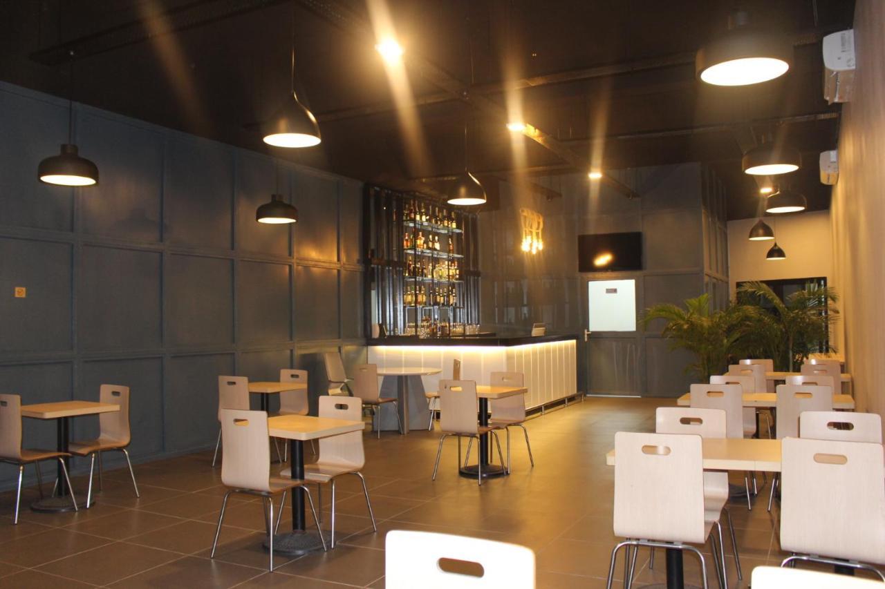 Ixoras Hotel 킨샤사 외부 사진