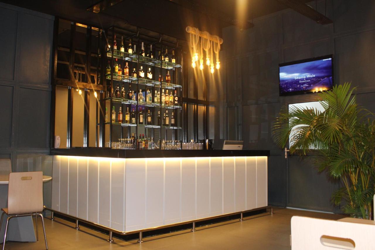 Ixoras Hotel 킨샤사 외부 사진