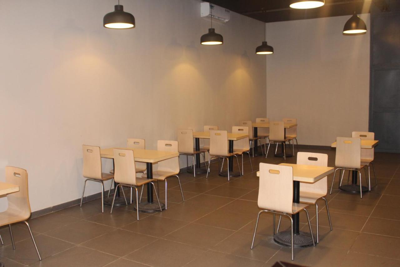 Ixoras Hotel 킨샤사 외부 사진