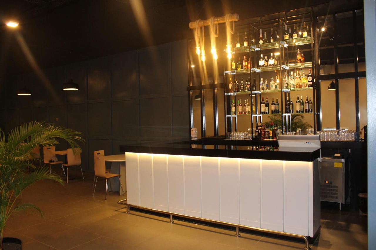 Ixoras Hotel 킨샤사 외부 사진